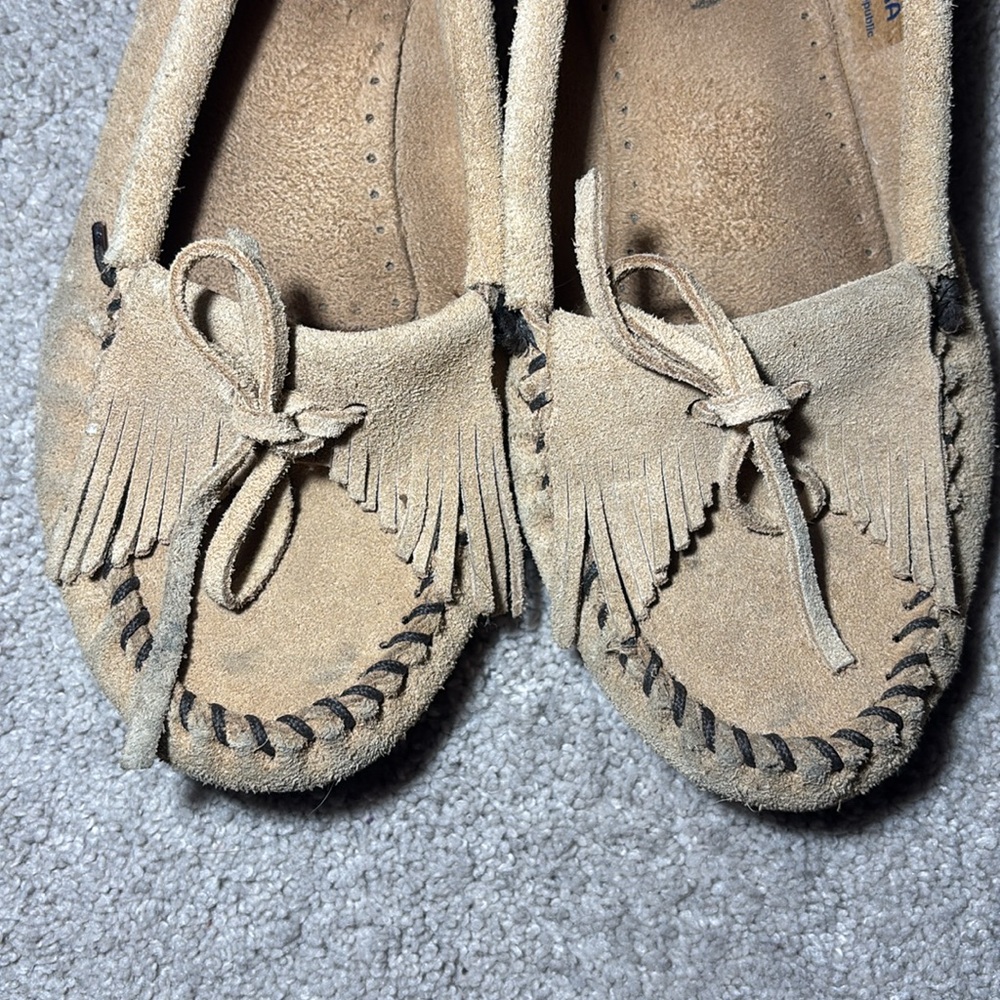 Minnetonka Tan Moccasins woman’s 7.5 kilty suede Fringe and Whipstitch slippers - Picture 6 of 8